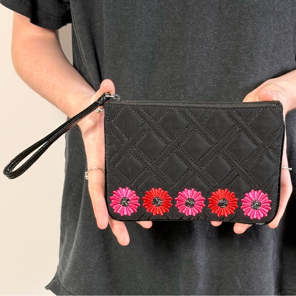 Vera Bradley Celebration Embroidered Daisy – Black Quilted Wristlet